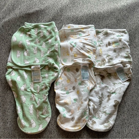 🌟3/$20🌟 Disney and Aden Anais Winnie the Pooh swaddles - Picture 1 of 4